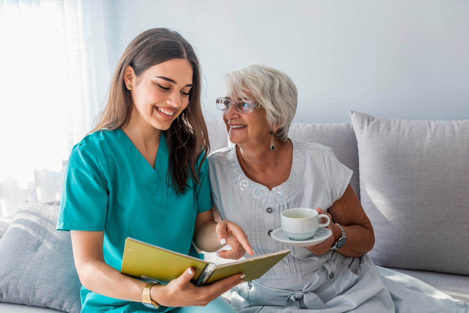 hame care nurse with patient